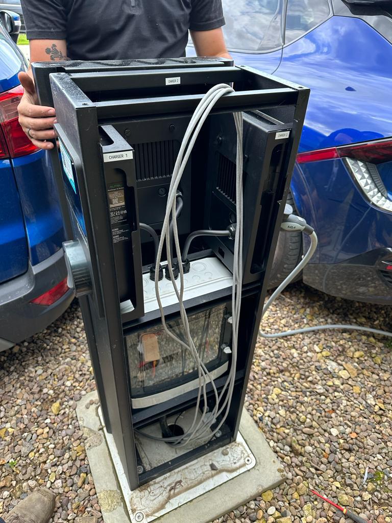 Quad Maxi Pillar
